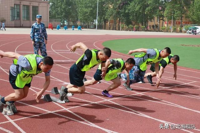 包含神秘舰队新兵表现出色团结一致为球队赢得胜利的词条