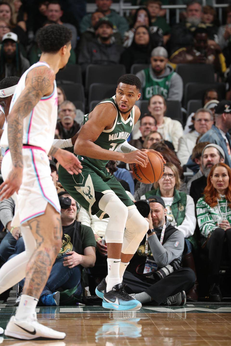 黑白直播免费体育直播-热火惨败雄鹿，开始连败之旅