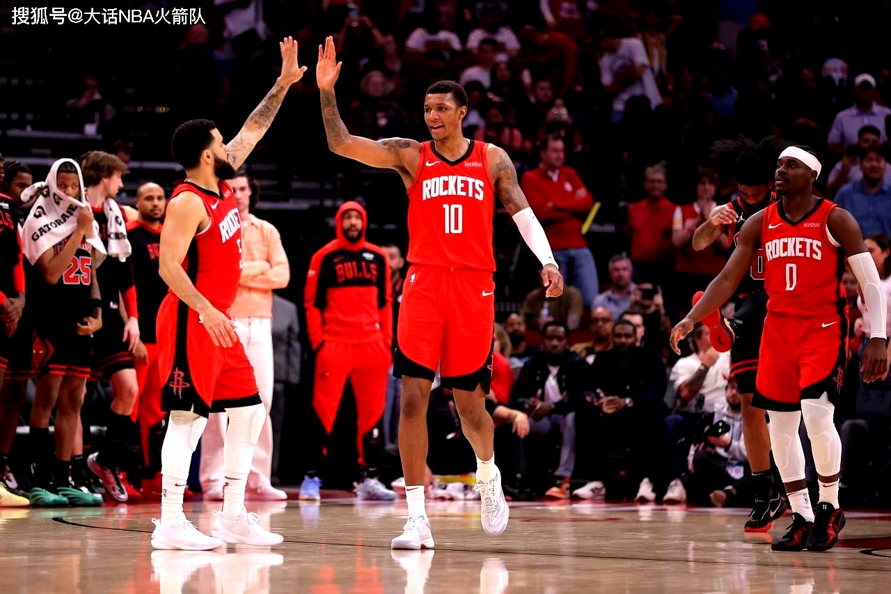 爵士客场胜开拓者，稳居西部前四