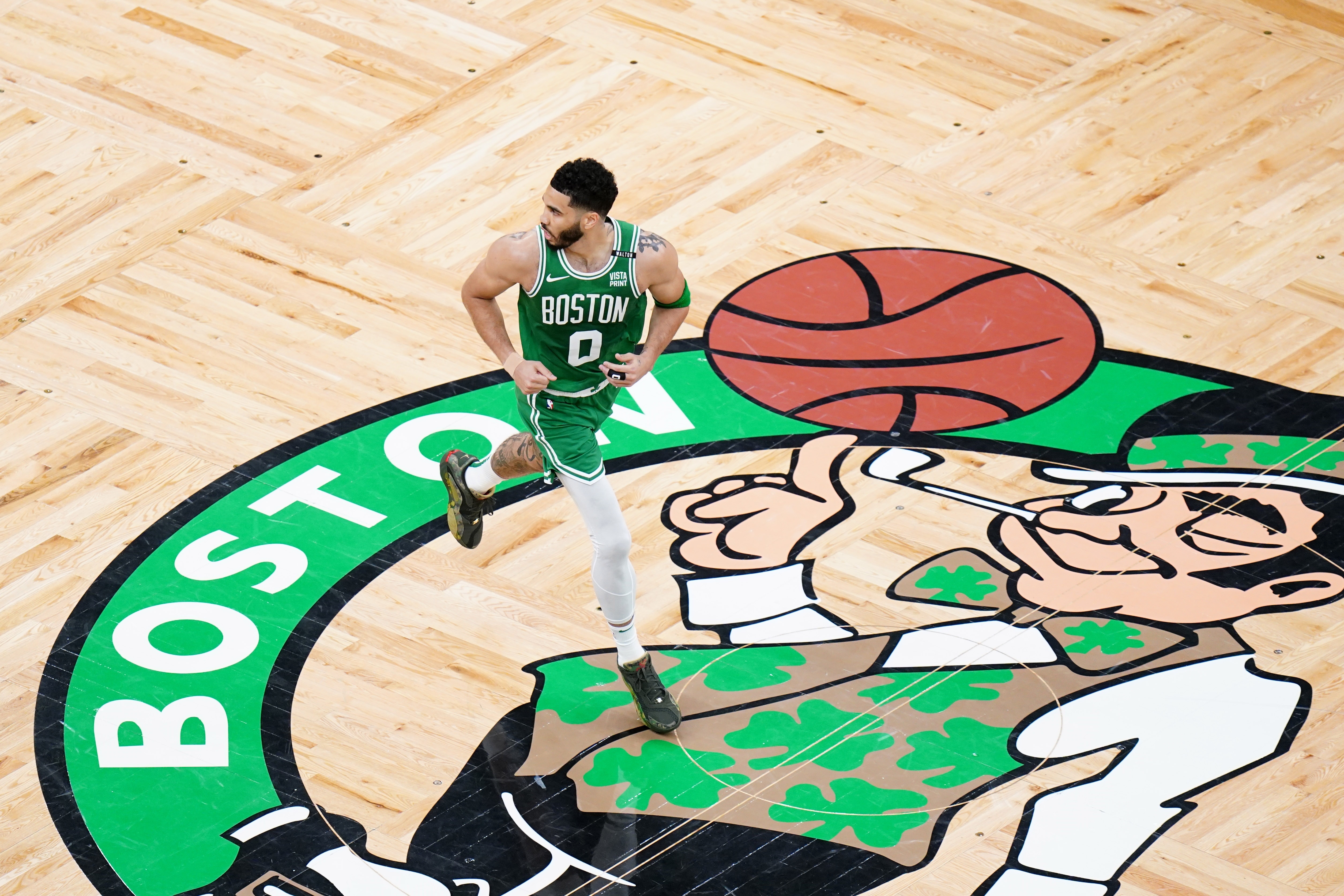 黑白直播在线观看-揭幕战！2022NBA全明星正赛在的简单介绍