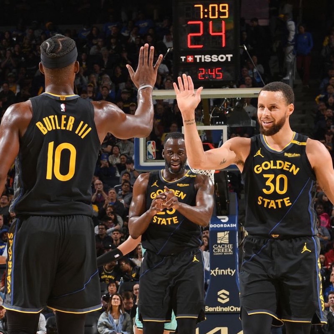 黑白直播-勇士大胜太阳，取得四连胜