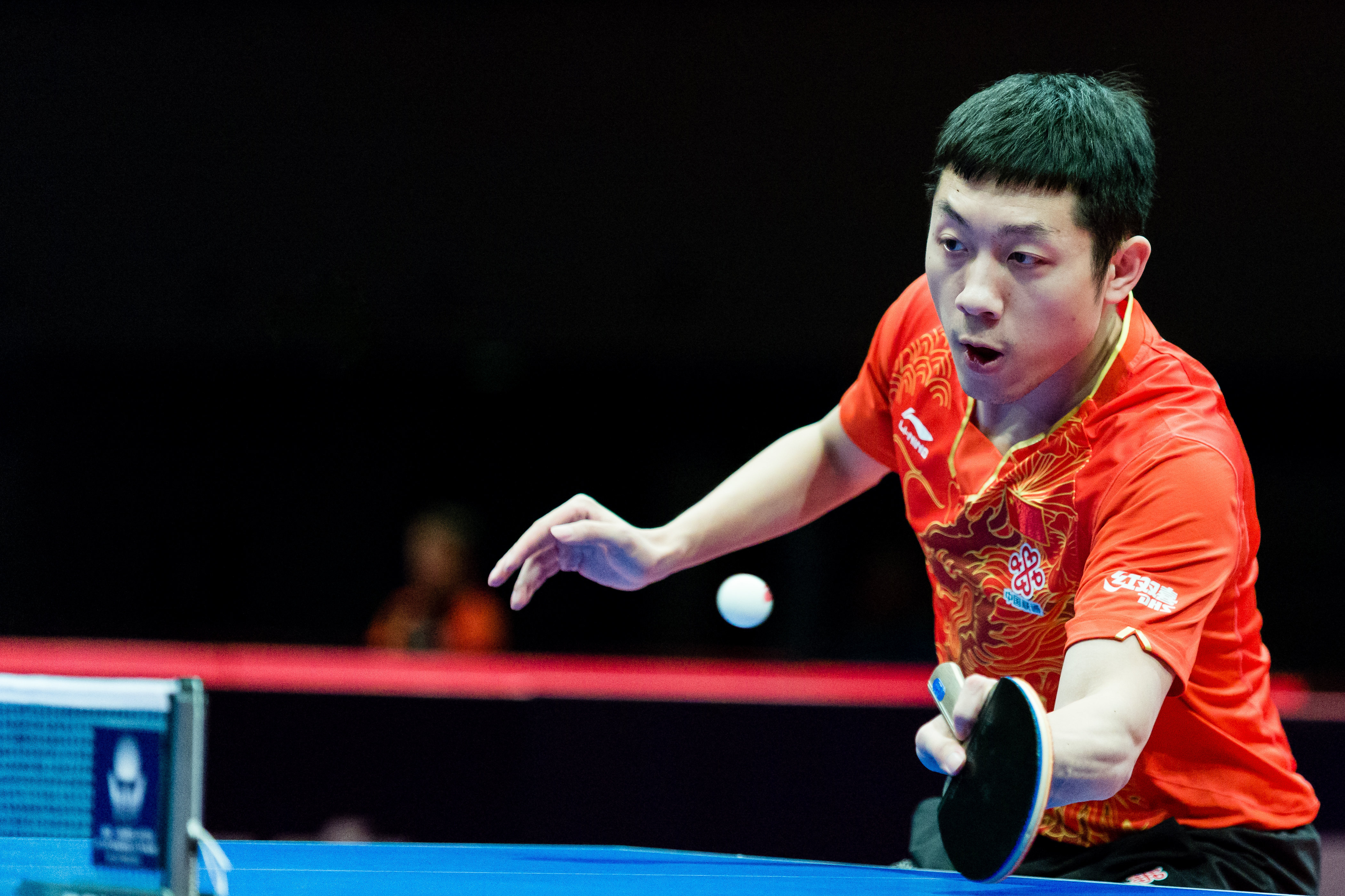 黑白直播体育-瑞典乒乓球队险胜中国乒乓球队，许昕关键制胜的简单介绍