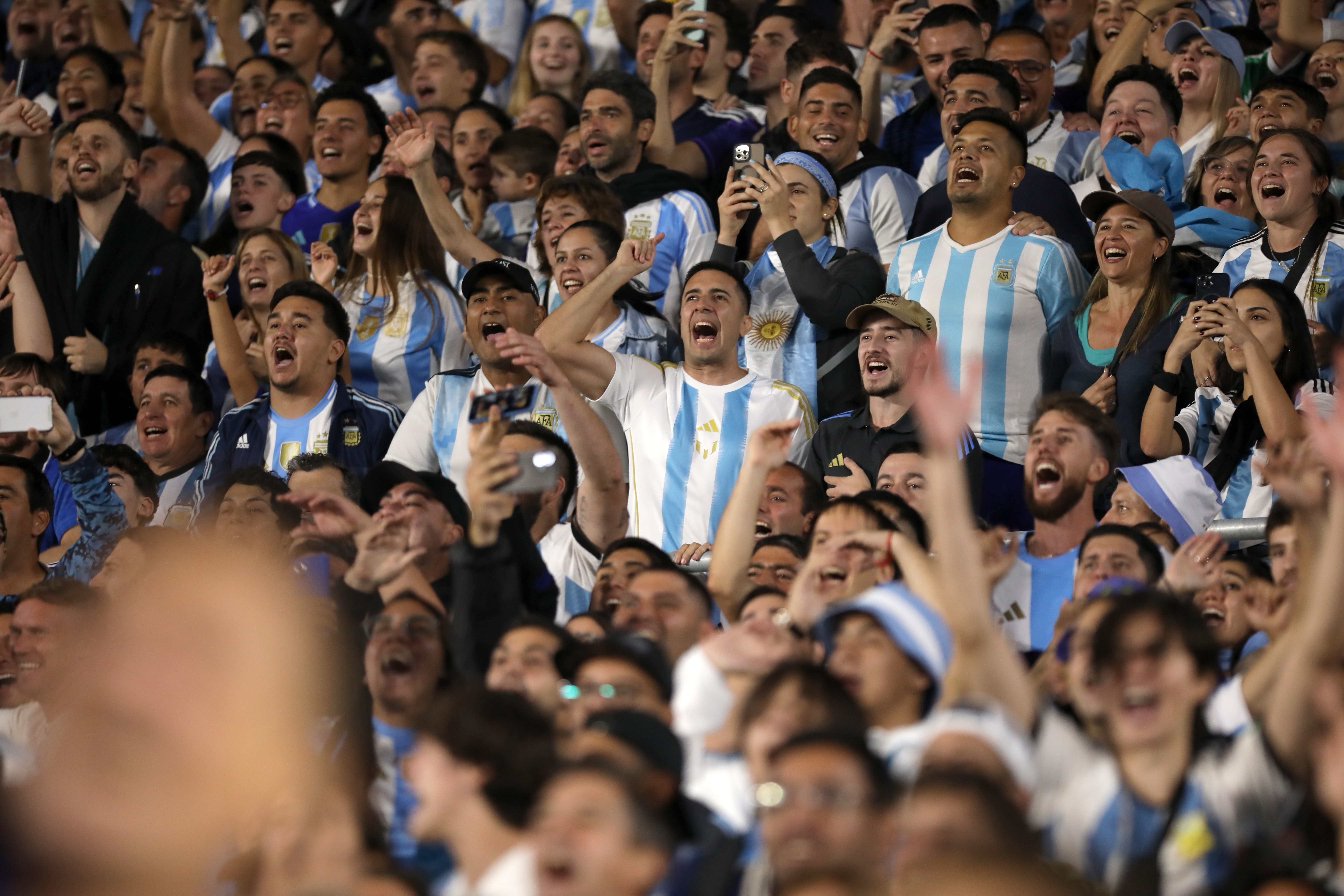 黑白直播nba在线观看-关于世界杯热度飙升，网友热议不断的信息