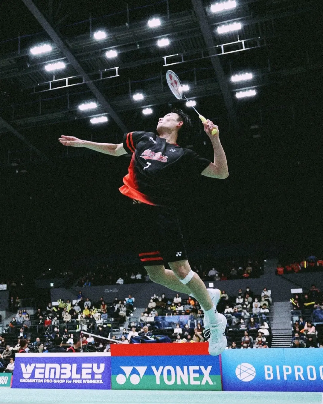 黑白直播网-中国羽毛球队逆转丹麦羽毛球队，桃田贤斗送出助攻的简单介绍