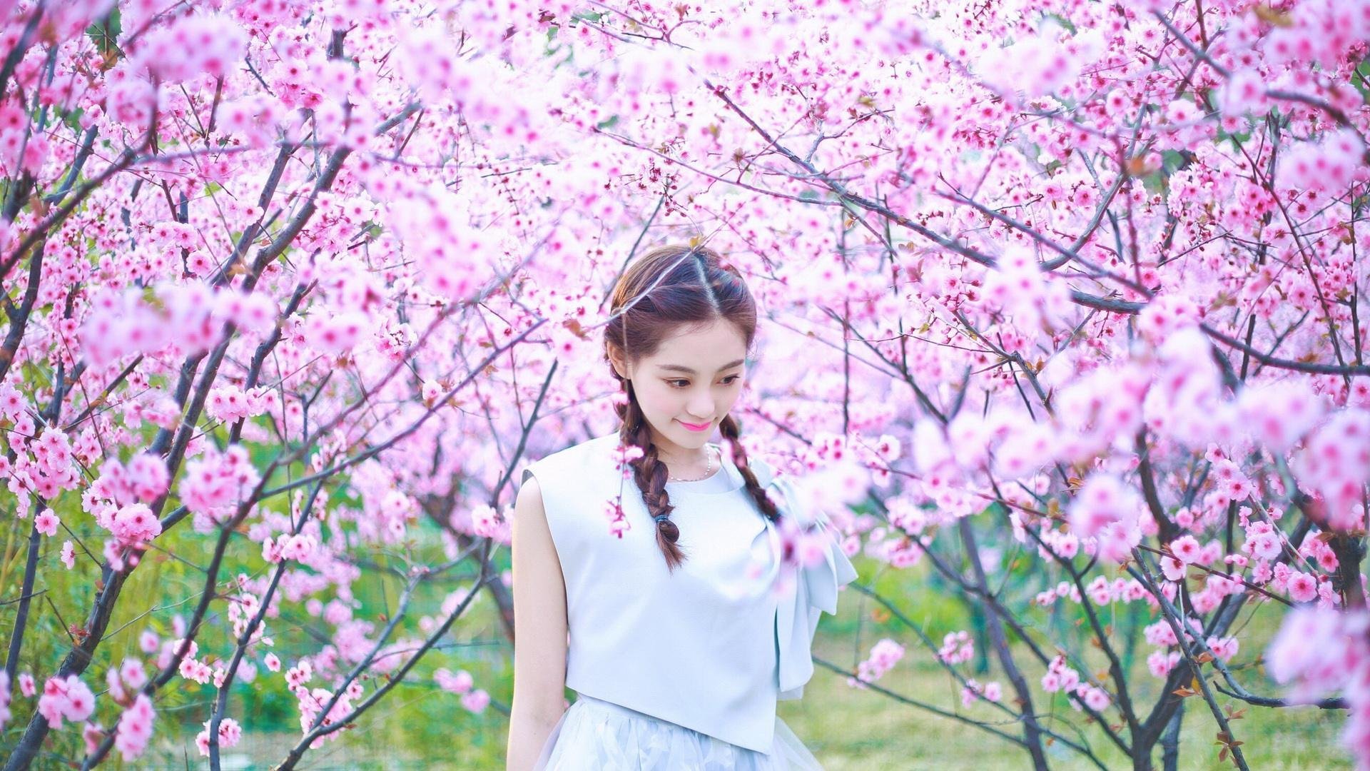 黑白直播-宿敌交锋与王子隐退夜,当莫德里奇的关键传球,照亮了巴西防线的裂痕