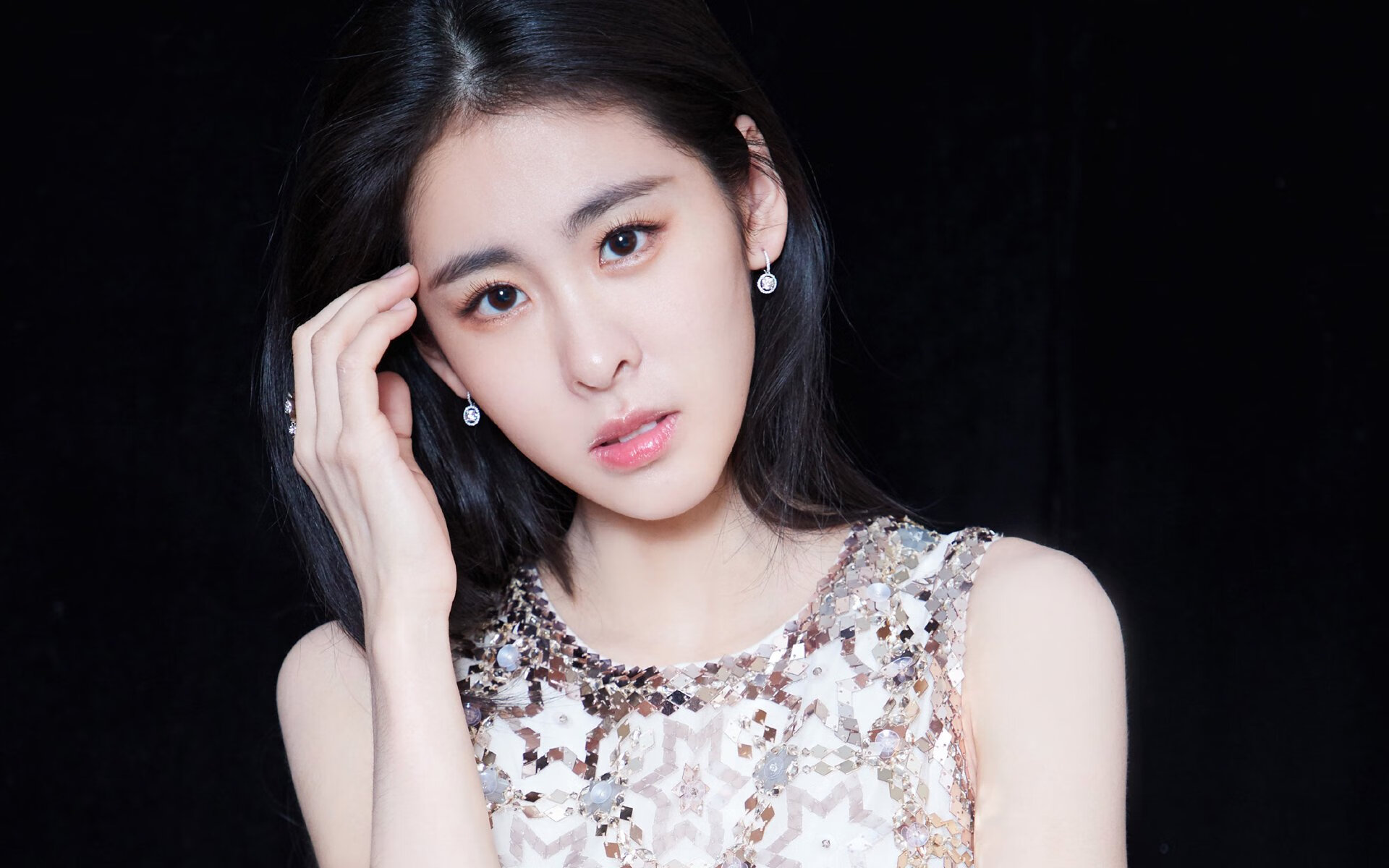 黑白直播在线观看-今夜,改写世界的人