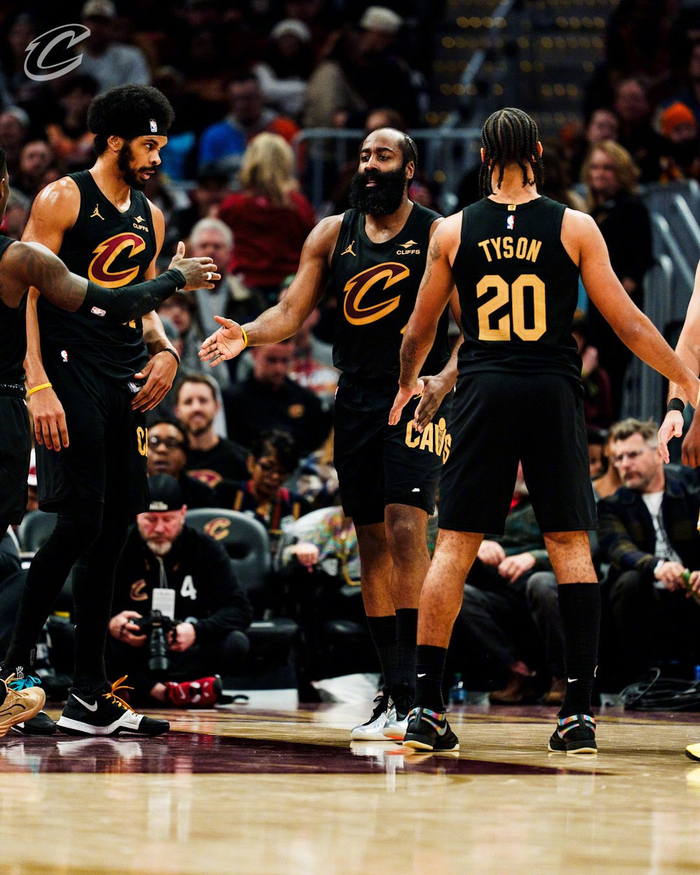 上海队关键战突围新疆队,哈登在F1街道赛接管比赛 上海队关键战突围新疆队,哈登在F1街道赛接管比赛