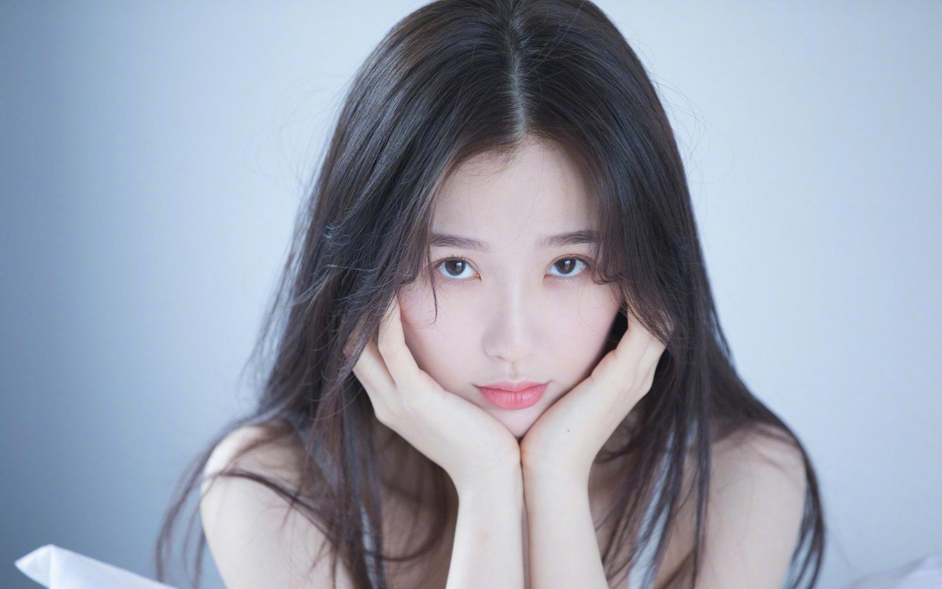 黑白直播nba在线观看-生死战拉文主宰赛场,独行侠惊险击败雷霆晋级总决赛