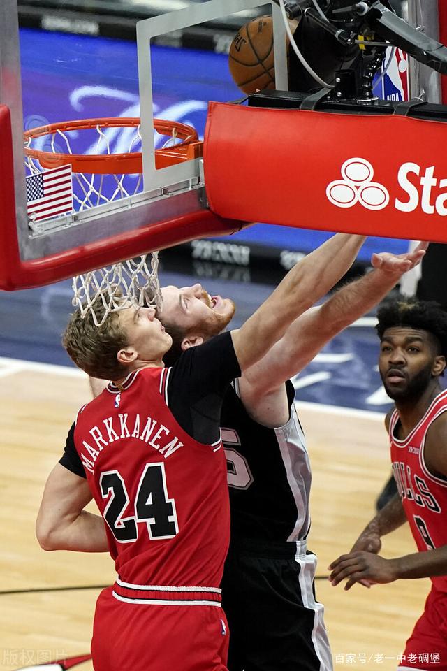 辽宁队对阵马刺,拉文防守端锁死对手 辽宁队对阵马刺,拉文防守端锁死对手