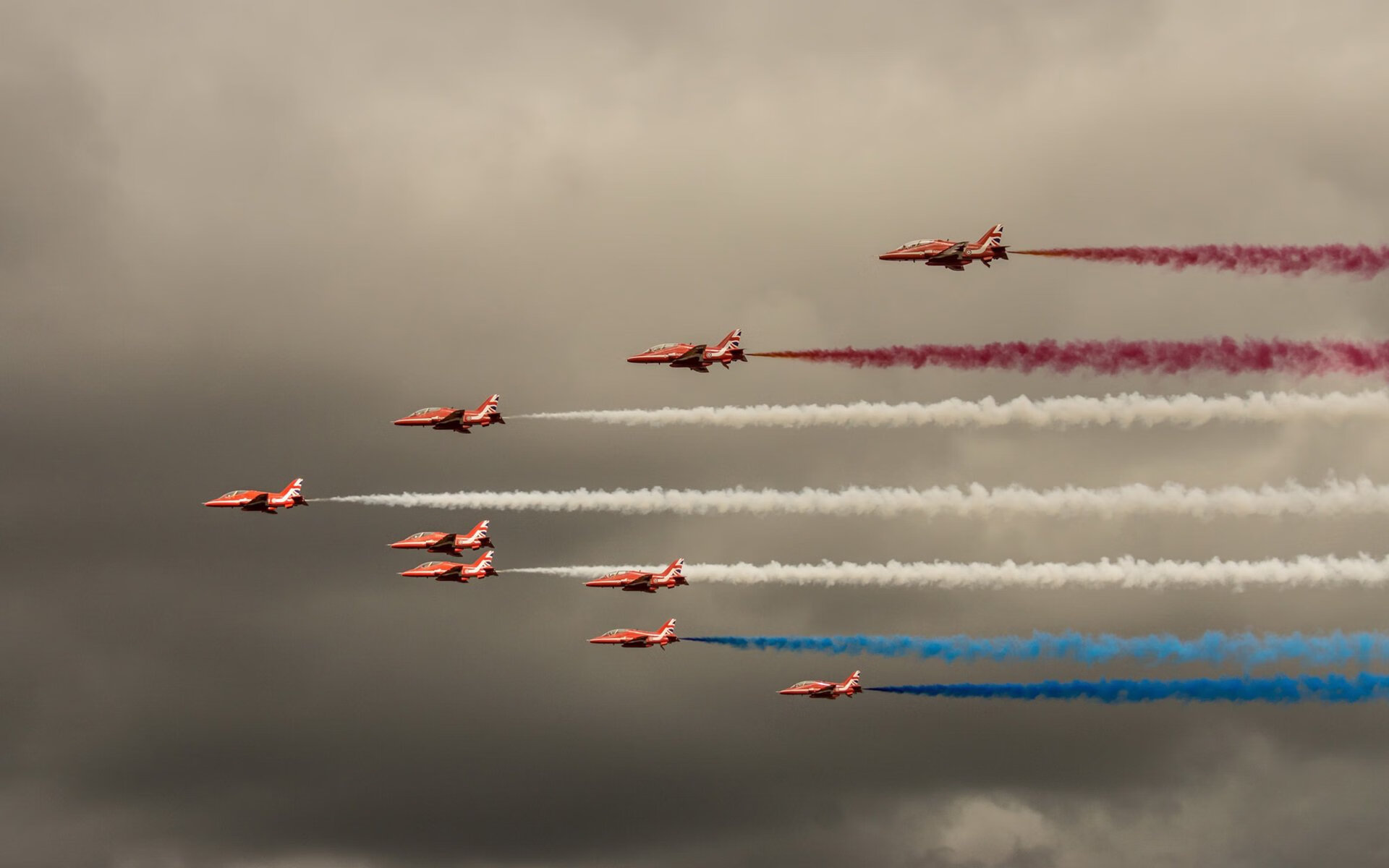 黑白直播在线观看-血色黎明,萨内的致命一击撕裂伊朗防线,巴西三叉戟踏破德黑兰堡垒