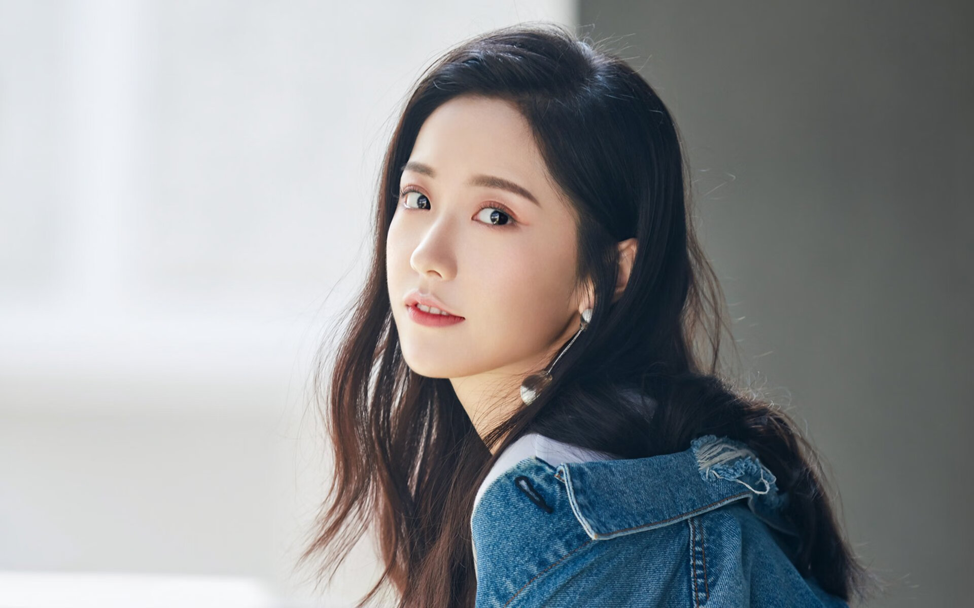 黑白直播体育-中亚狼啸震北欧,乌兹别克斯坦险胜挪威,登贝莱独舞惊艳2026世界杯